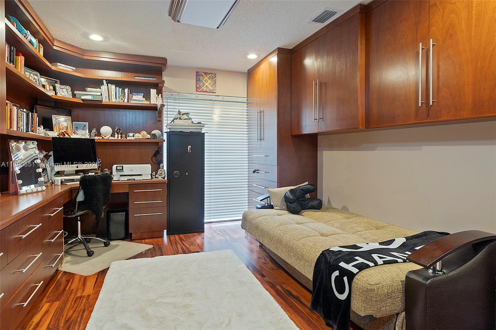 COUNTRY ISLES - Residential