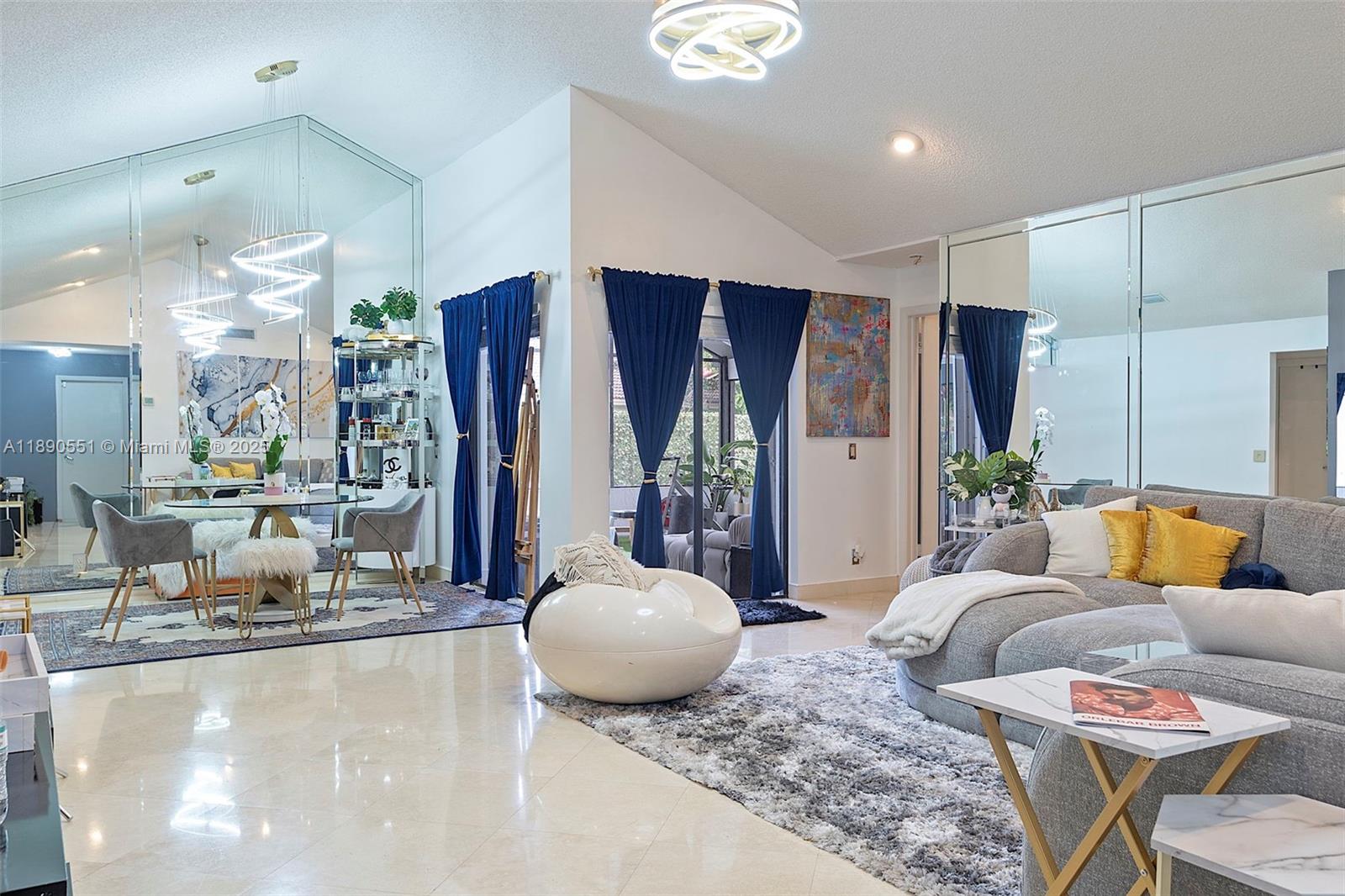 COUNTRY ISLES - Residential