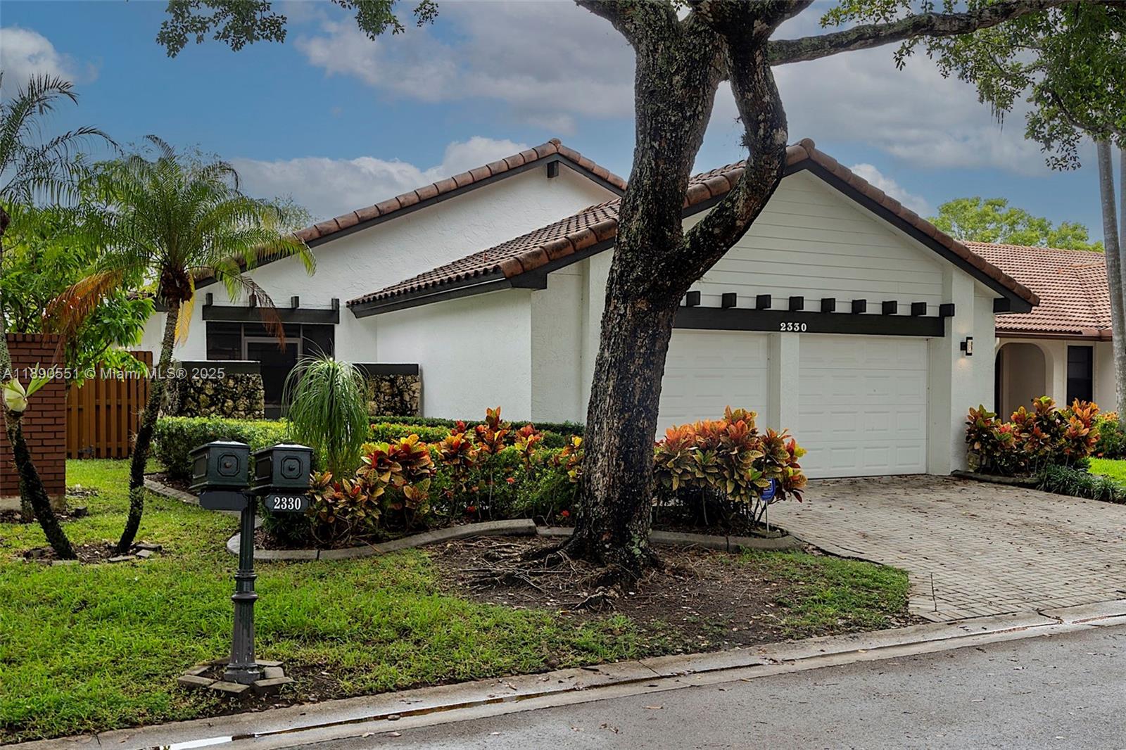 COUNTRY ISLES - Residential