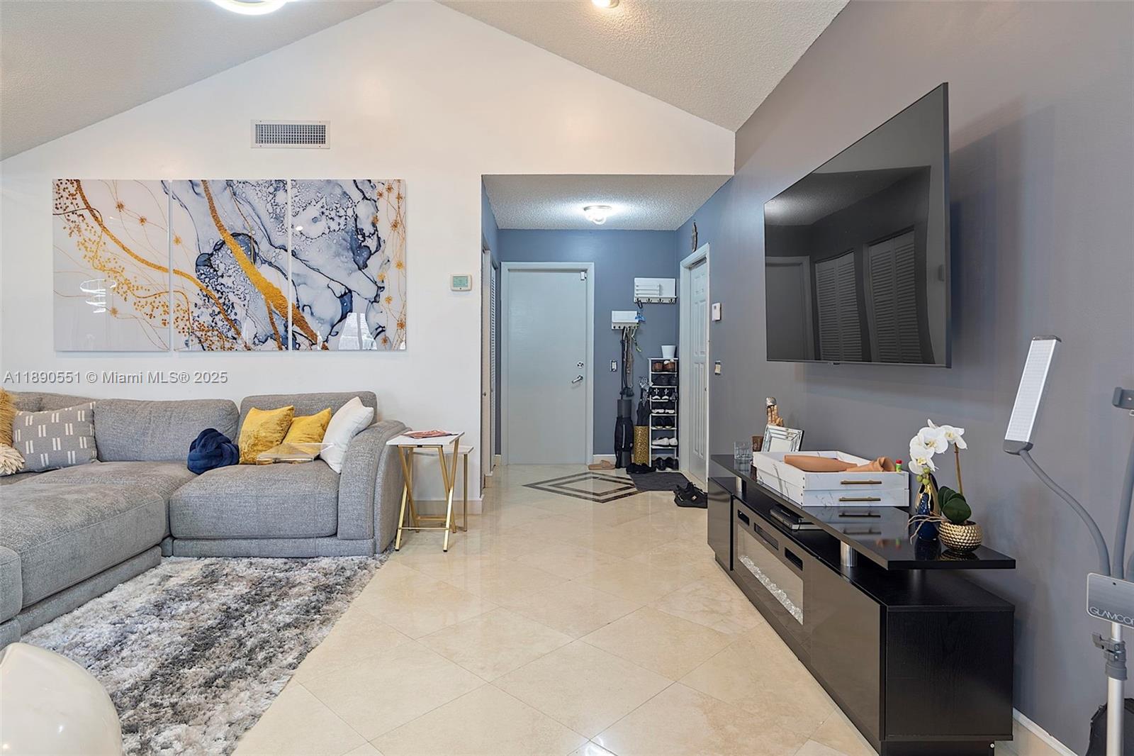 COUNTRY ISLES - Residential