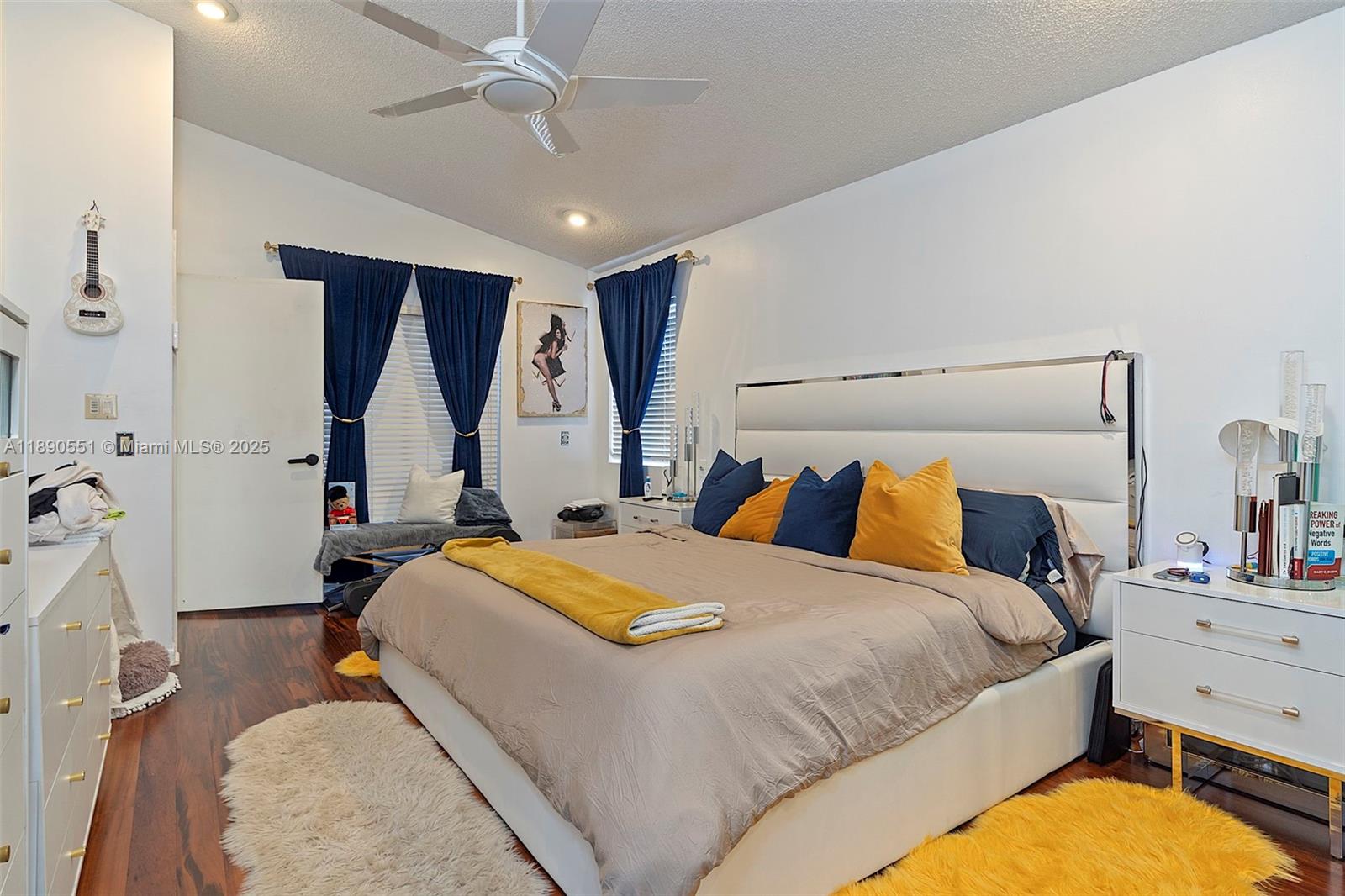 COUNTRY ISLES - Residential