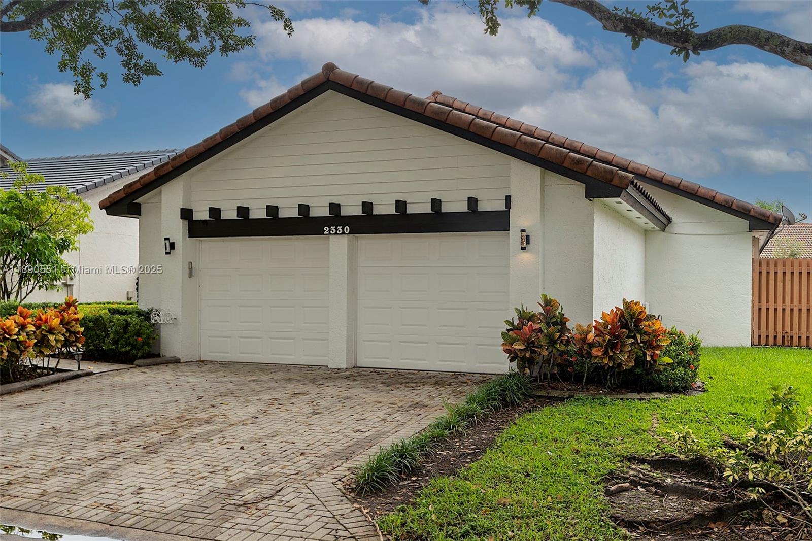 COUNTRY ISLES - Residential