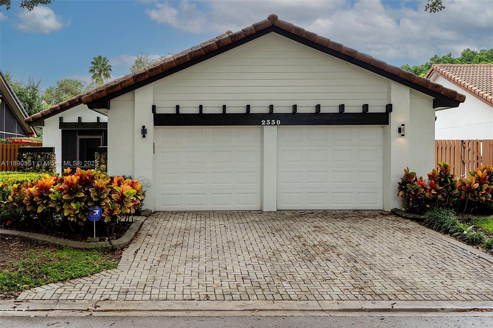 COUNTRY ISLES - Residential