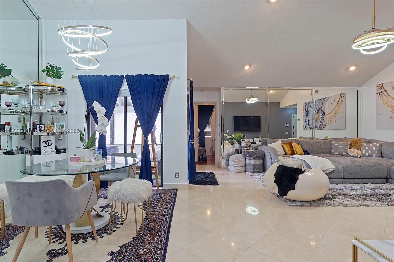 COUNTRY ISLES - Residential