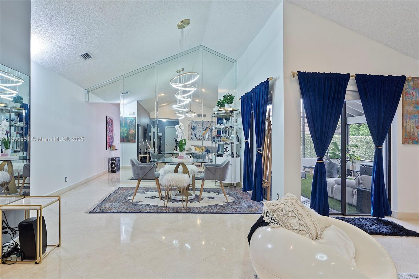 COUNTRY ISLES - Residential