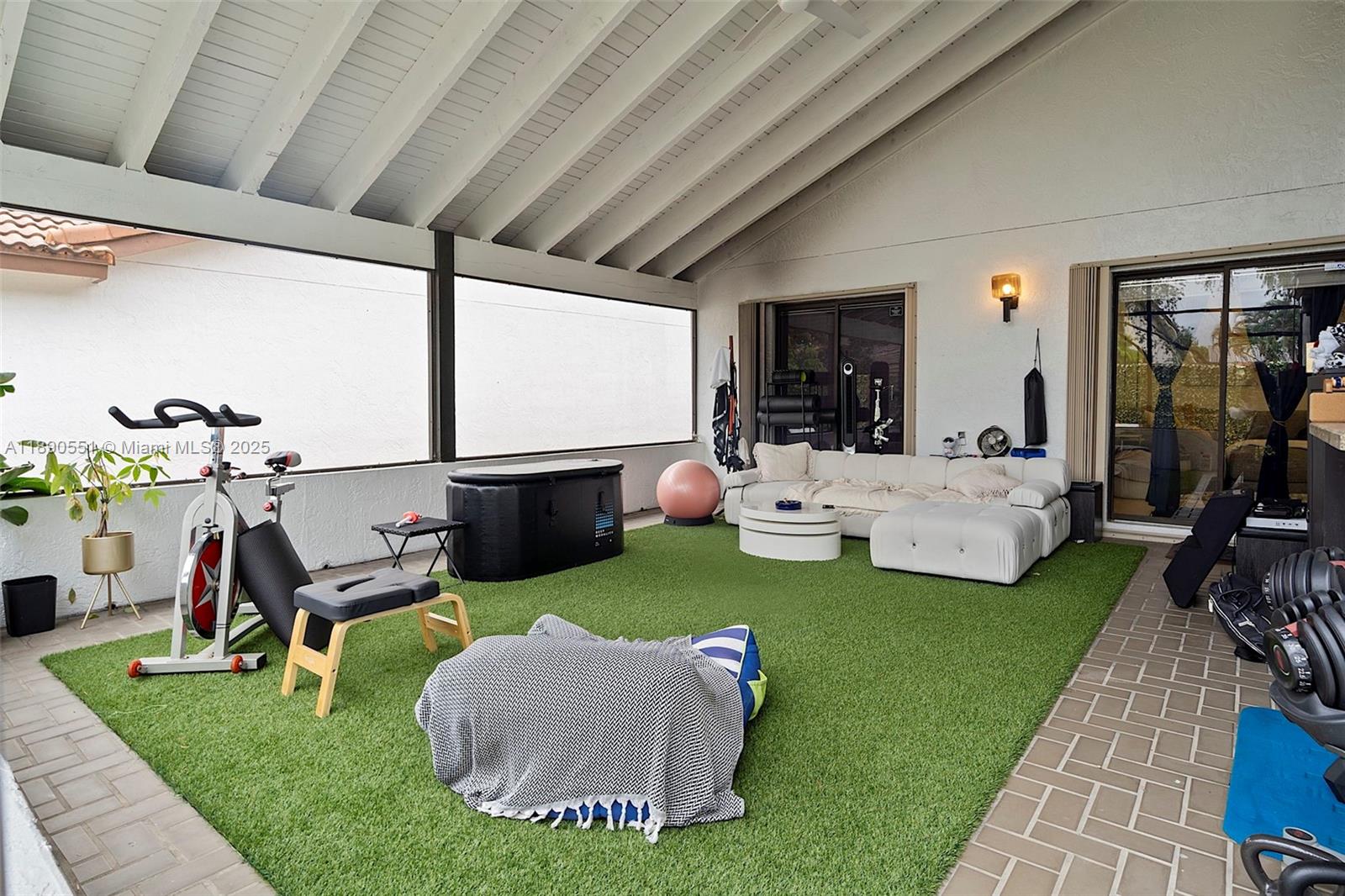 COUNTRY ISLES - Residential