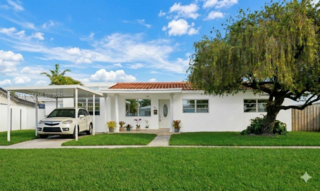 Beautifully renovated 3/2+Den. Prime location in Hialeah.
Below ground pool and carport.
Mexican tiles throughout living areas and Iberian tiles in bathrooms.
High-end brand new appliances.