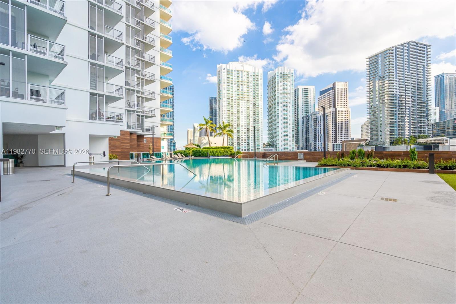 WIND CONDO - Residential