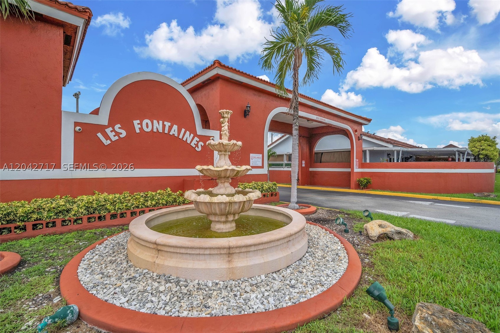 LES FONTAINES CONDO - Residential