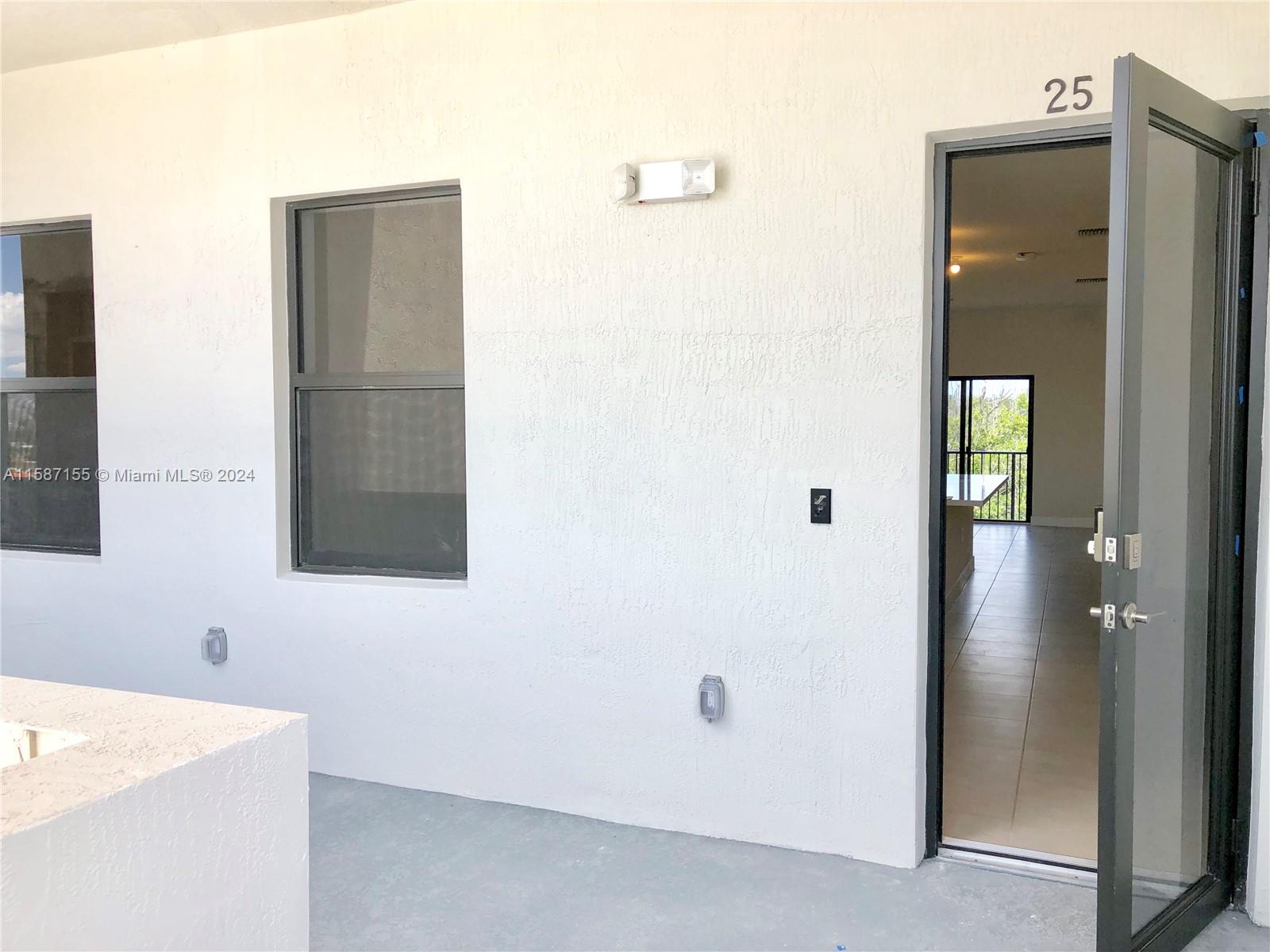 APEX AT PARK CENTRAL COND - Residential Lease