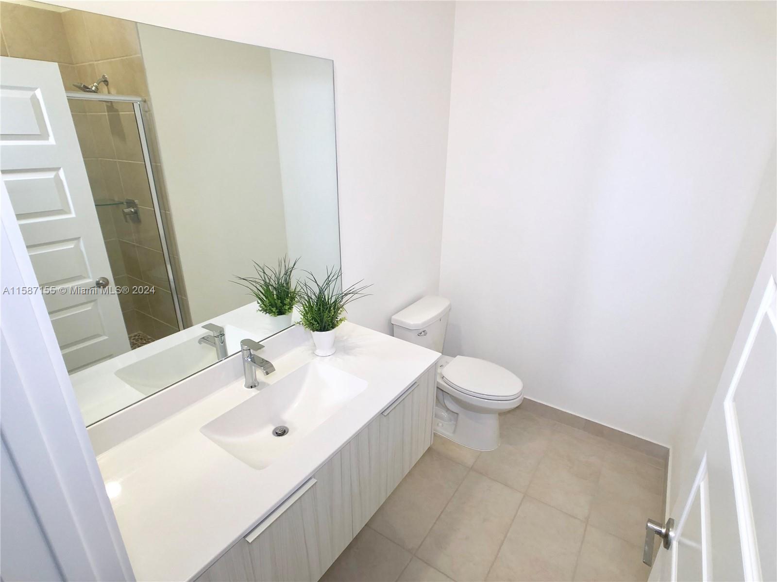APEX AT PARK CENTRAL COND - Residential Lease