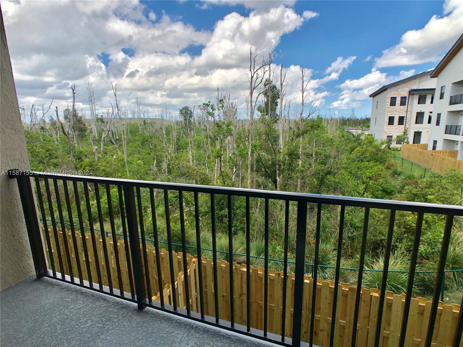 APEX AT PARK CENTRAL COND - Residential Lease