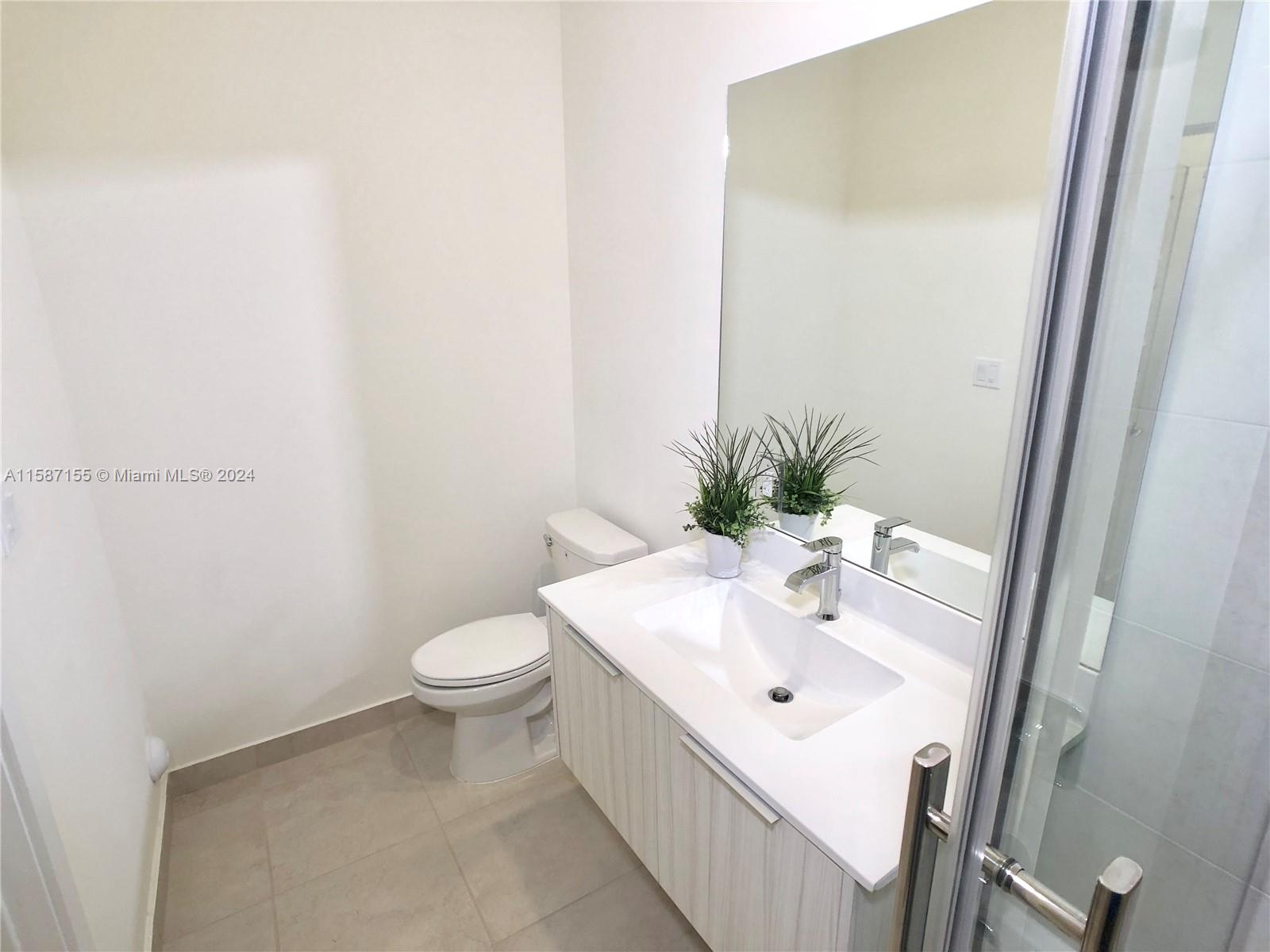 APEX AT PARK CENTRAL COND - Residential Lease