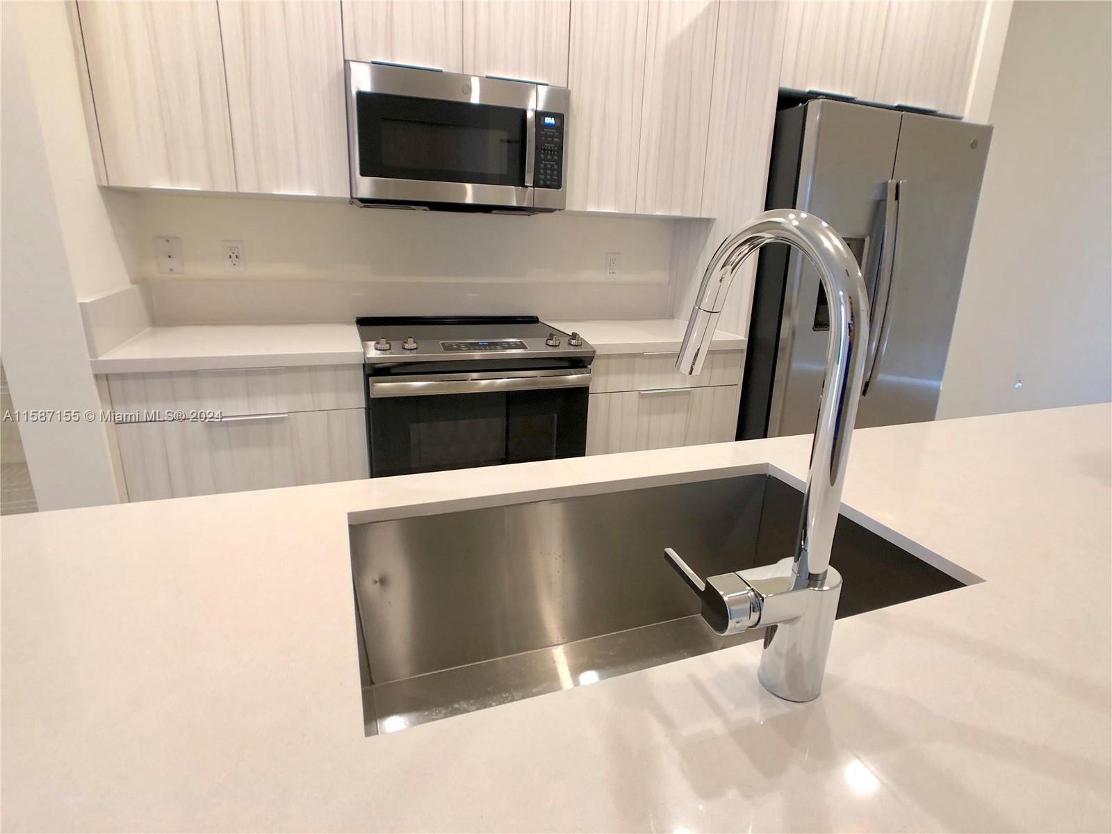 APEX AT PARK CENTRAL COND - Residential Lease