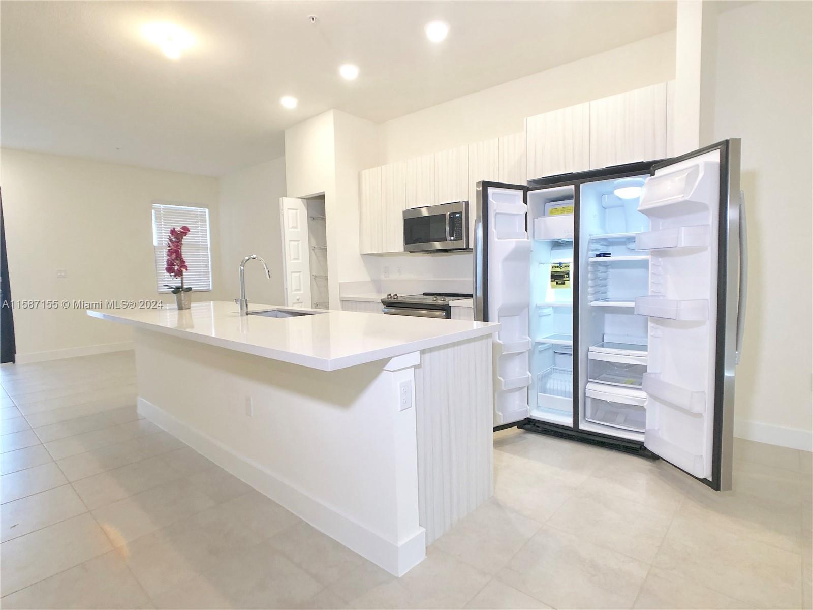 APEX AT PARK CENTRAL COND - Residential Lease
