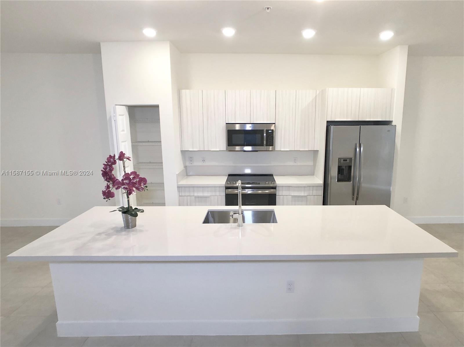 APEX AT PARK CENTRAL COND - Residential Lease