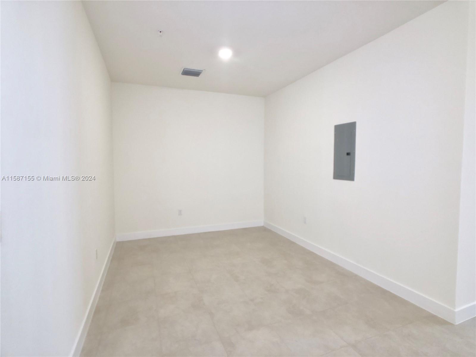 APEX AT PARK CENTRAL COND - Residential Lease