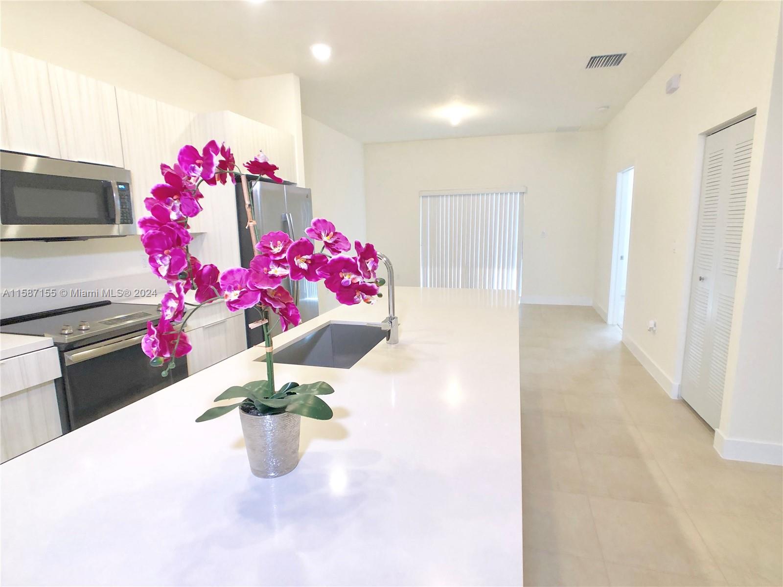 APEX AT PARK CENTRAL COND - Residential Lease
