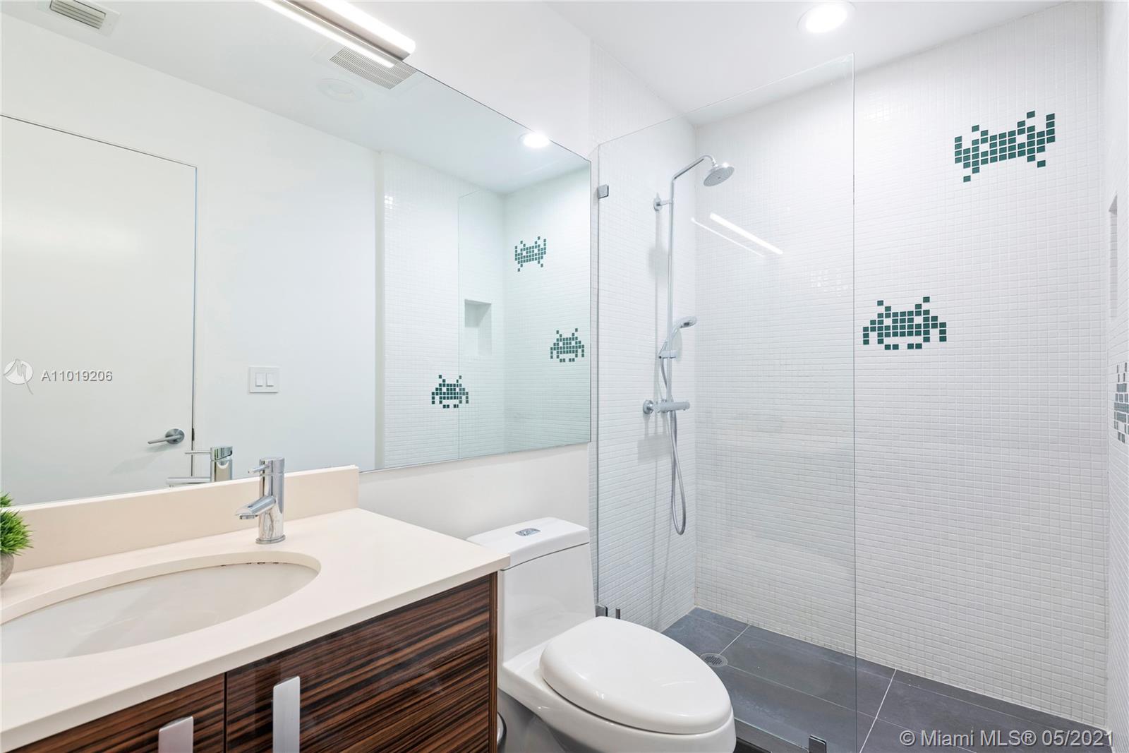 PARAMOUNT BAY CONDO - Residential