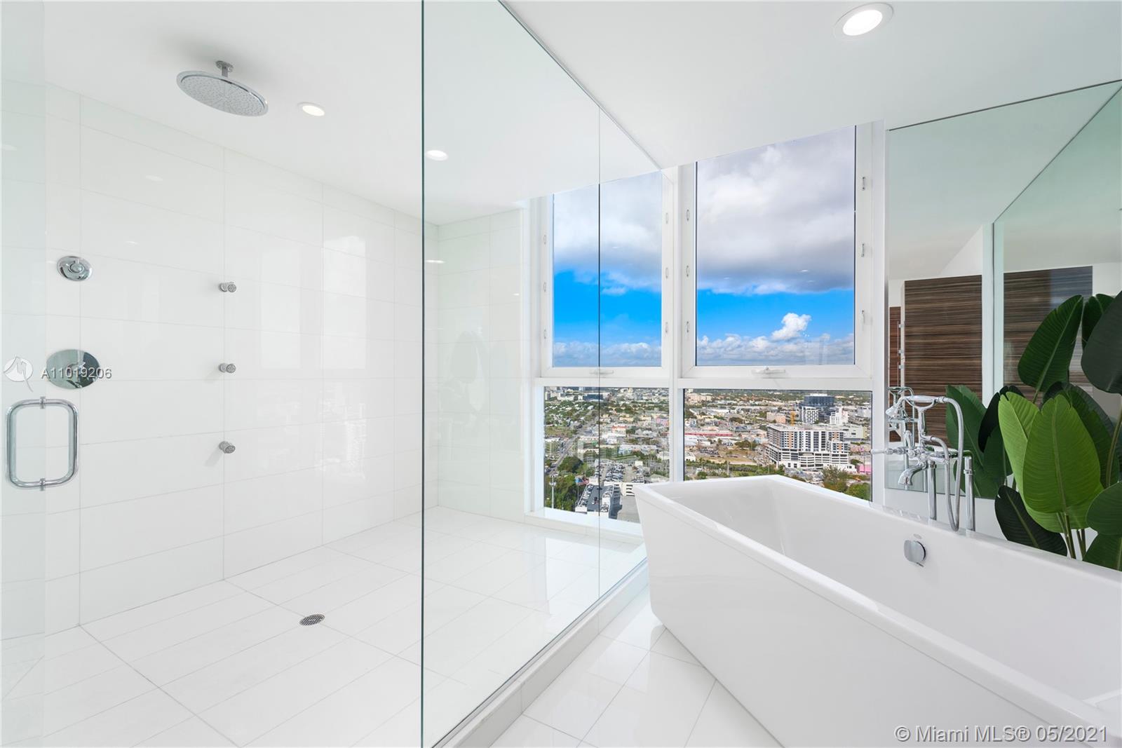 PARAMOUNT BAY CONDO - Residential
