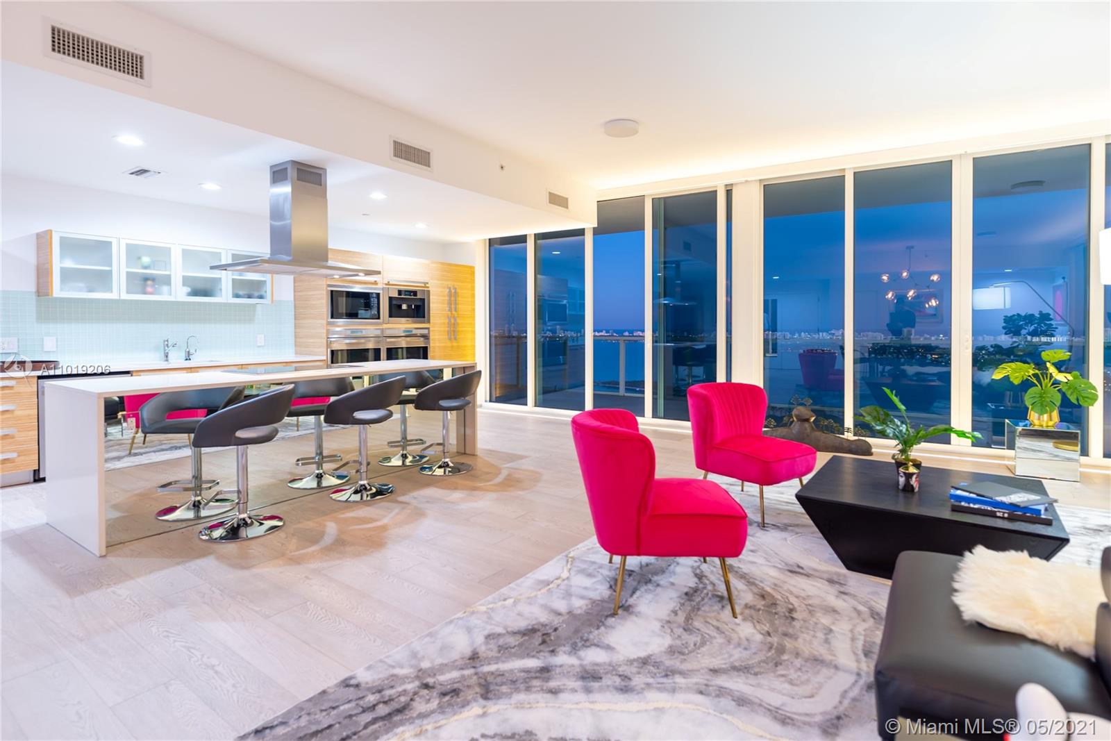 PARAMOUNT BAY CONDO - Residential