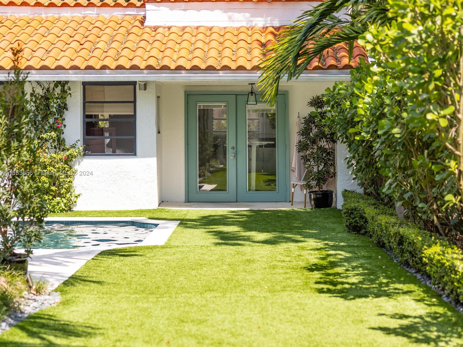 WATERSEDGE - Residential