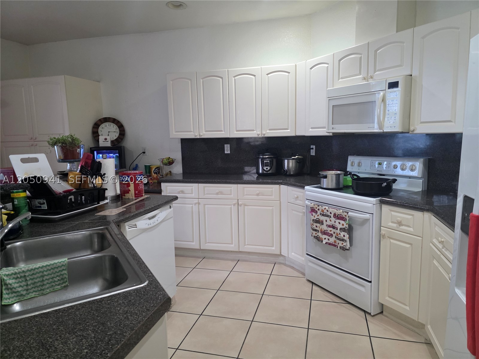 GRAND LAKES PHASE II - Residential Lease