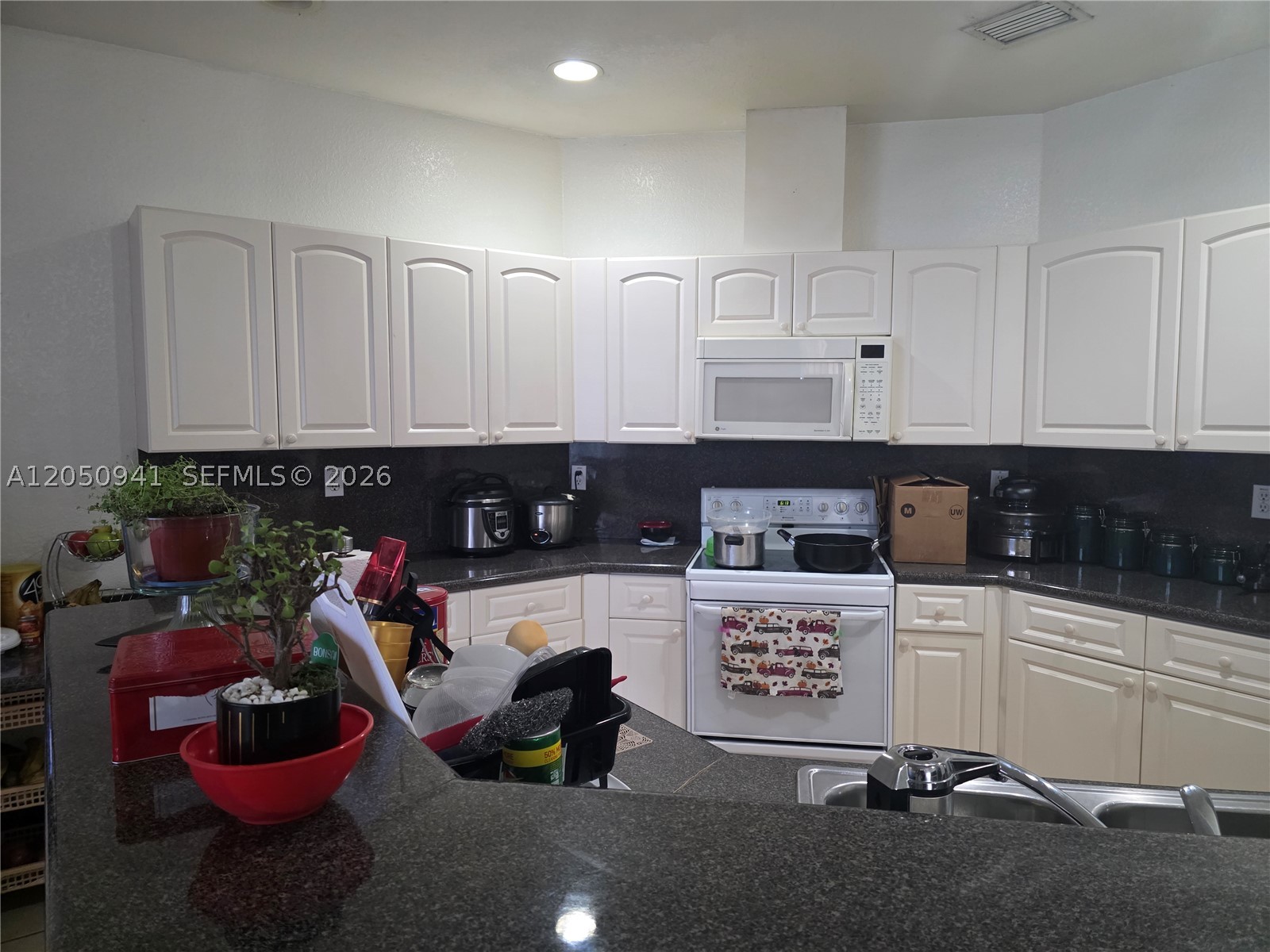 GRAND LAKES PHASE II - Residential Lease