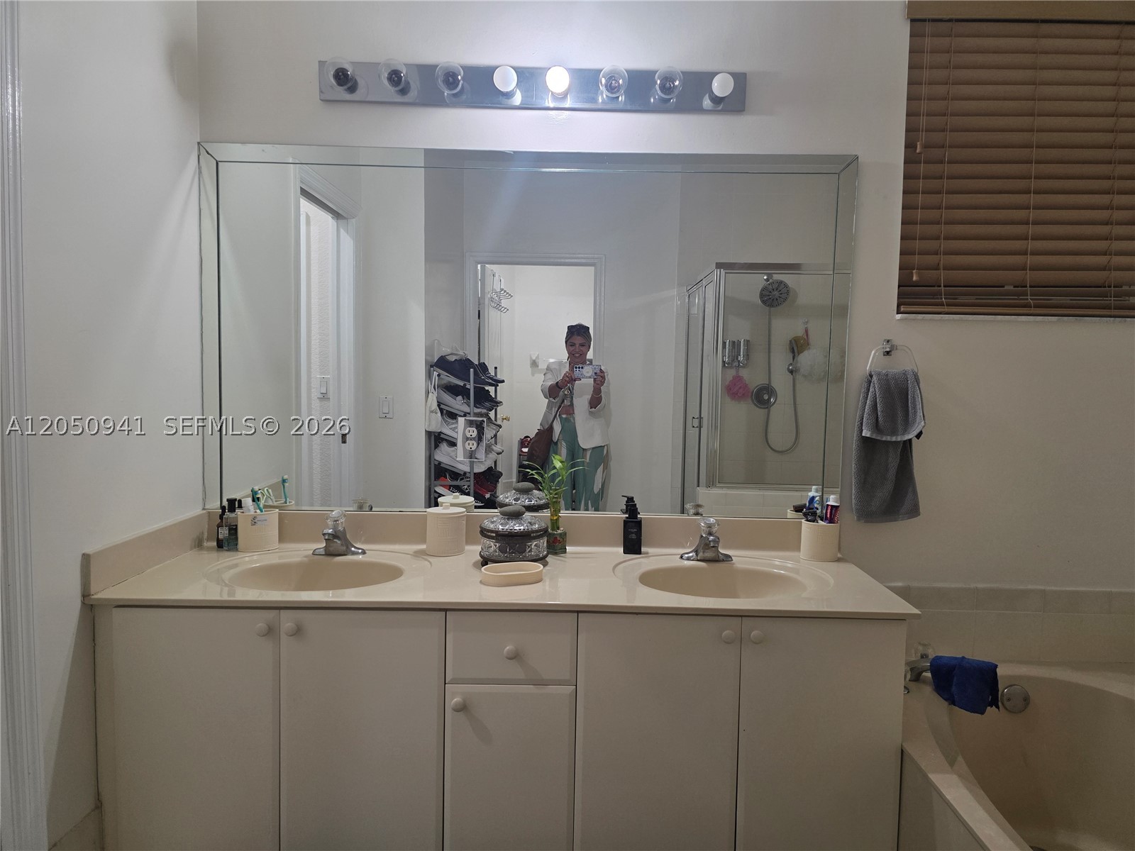 GRAND LAKES PHASE II - Residential Lease
