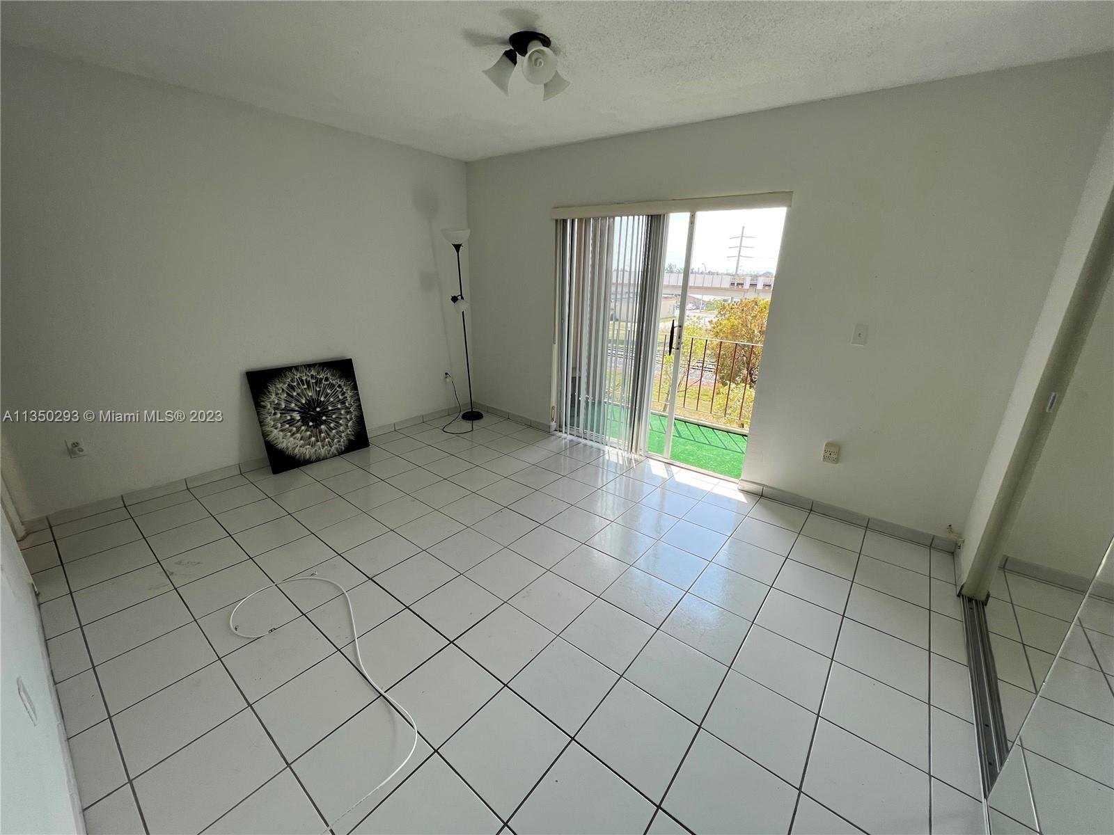 GOLDEN GATE CONDO PHASE I - Residential Lease