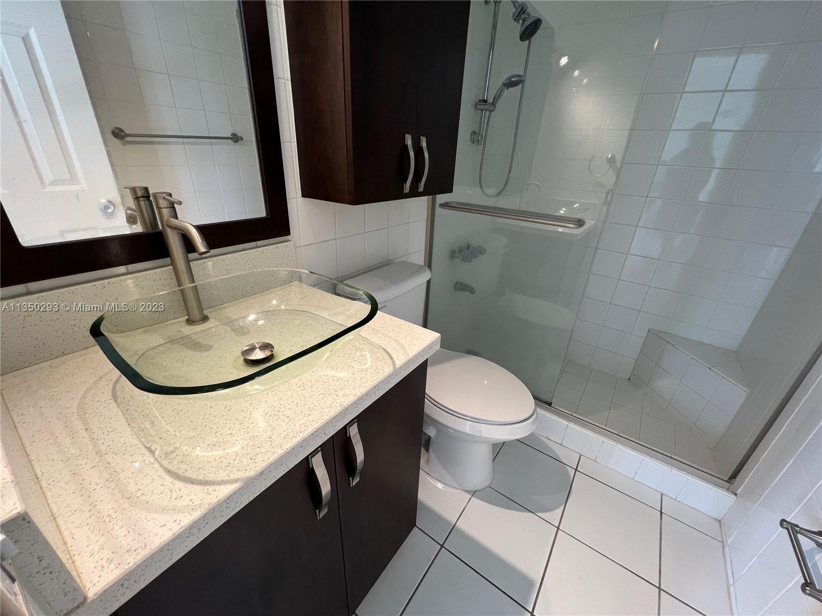 GOLDEN GATE CONDO PHASE I - Residential Lease
