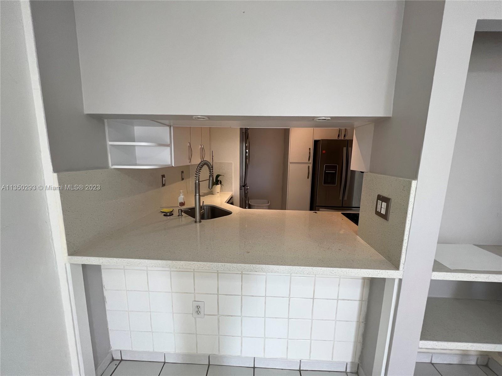 GOLDEN GATE CONDO PHASE I - Residential Lease