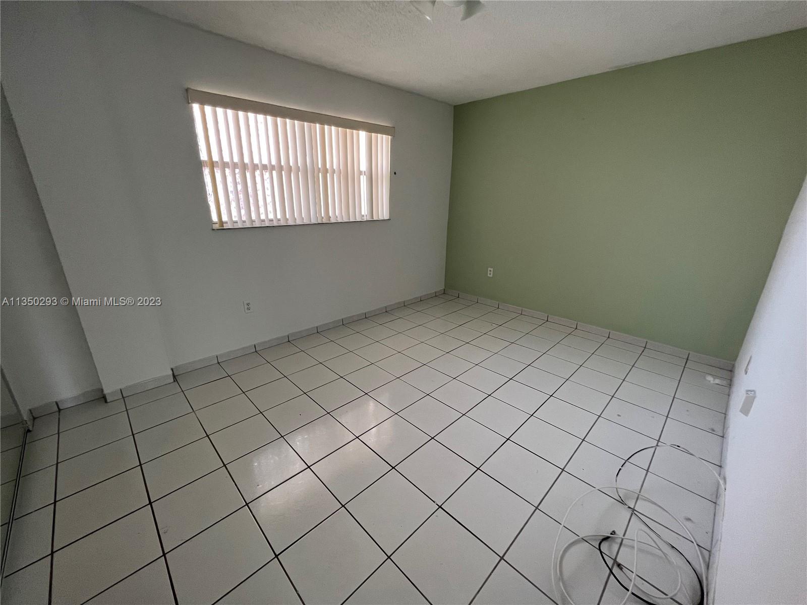 GOLDEN GATE CONDO PHASE I - Residential Lease