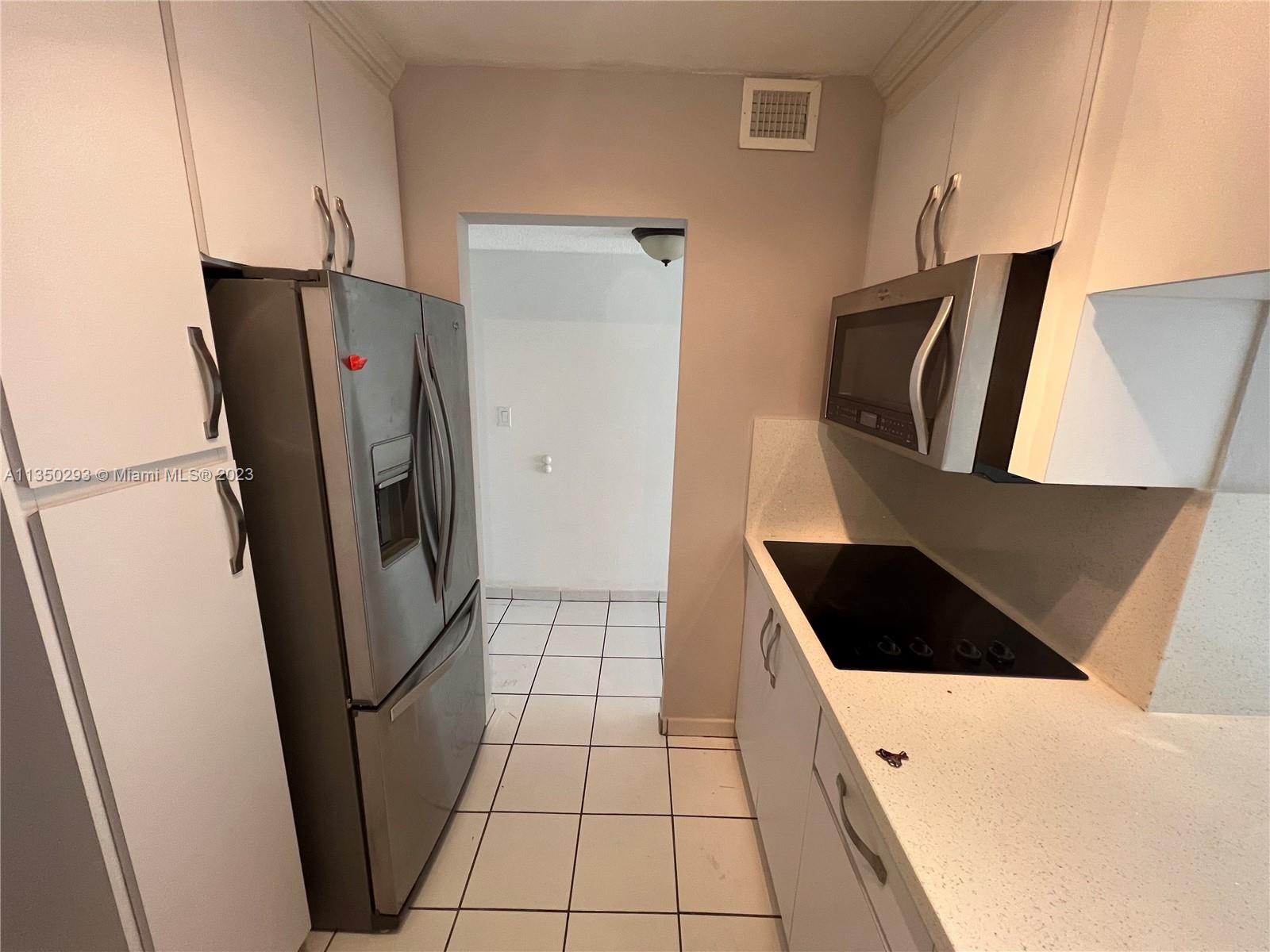 GOLDEN GATE CONDO PHASE I - Residential Lease