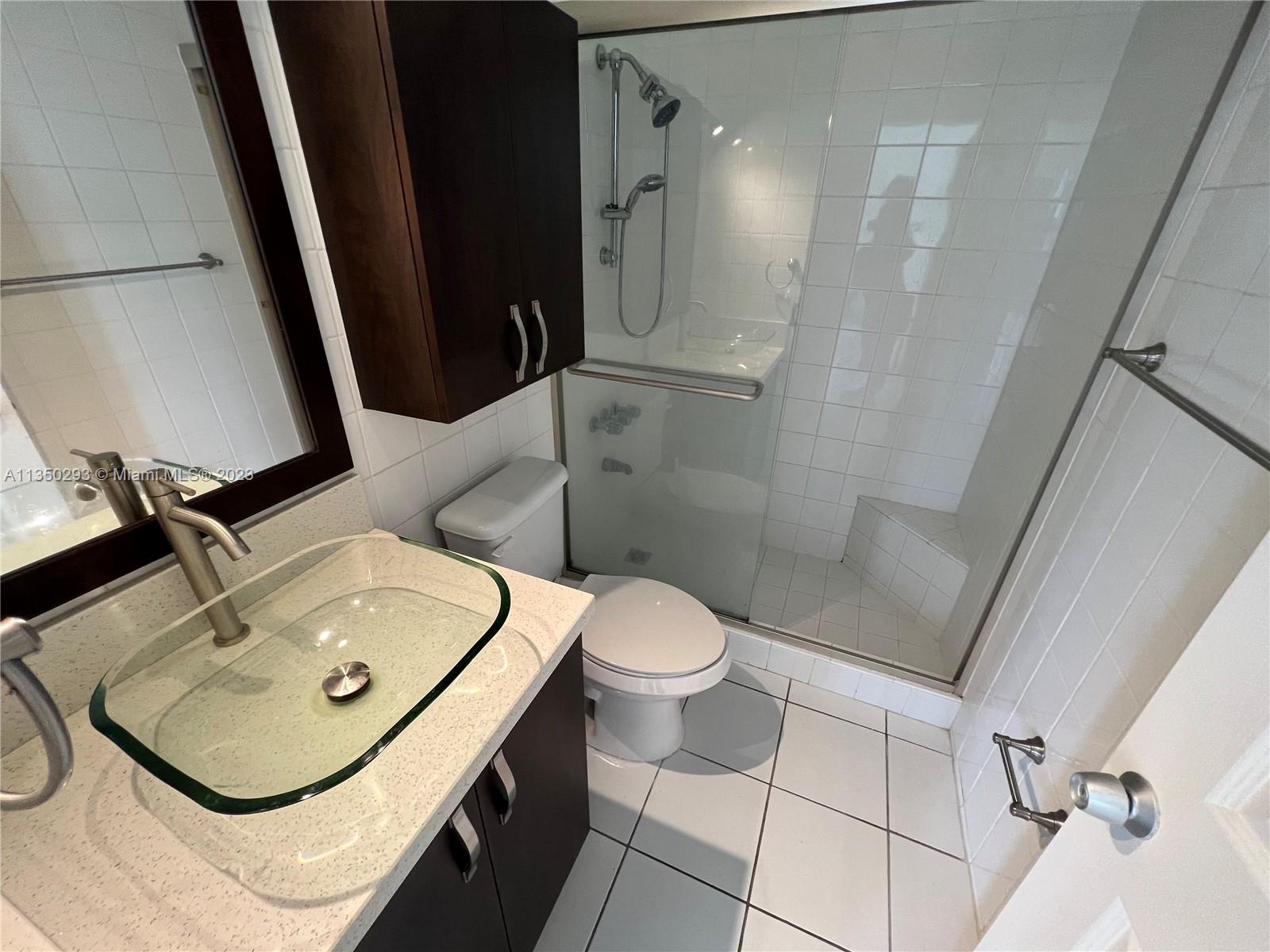 GOLDEN GATE CONDO PHASE I - Residential Lease