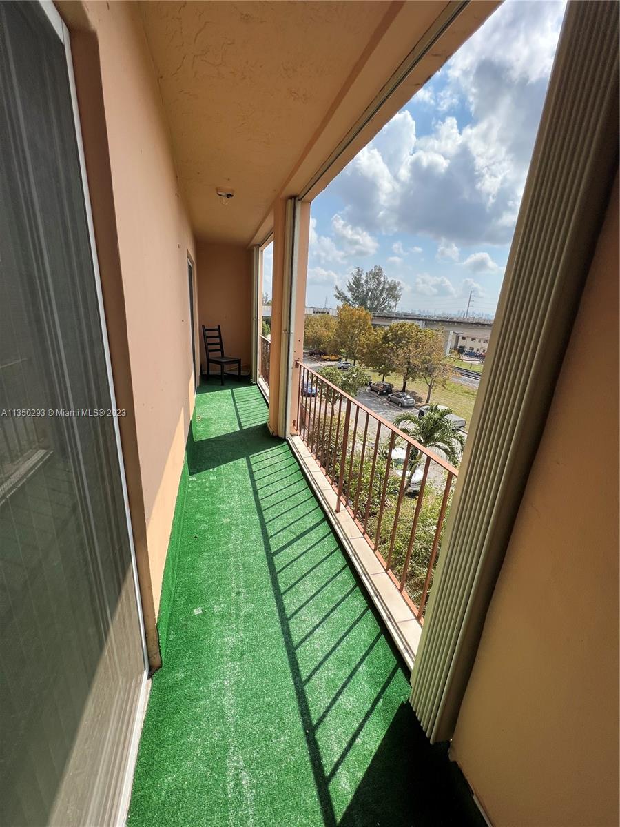 GOLDEN GATE CONDO PHASE I - Residential Lease