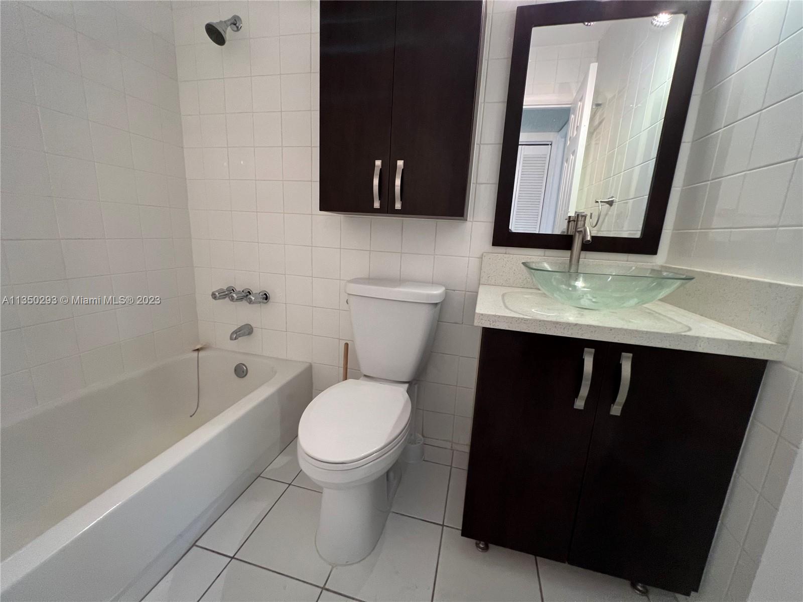 GOLDEN GATE CONDO PHASE I - Residential Lease