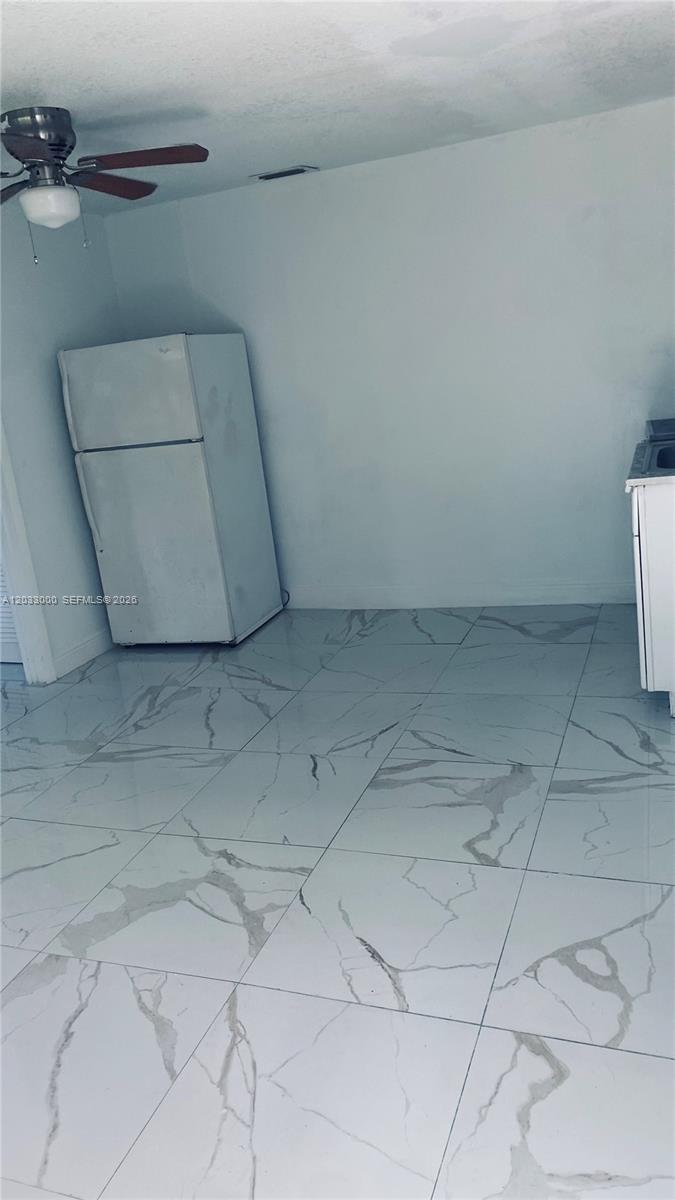 BISCAYNE GARDENS SEC F PA - Residential Lease