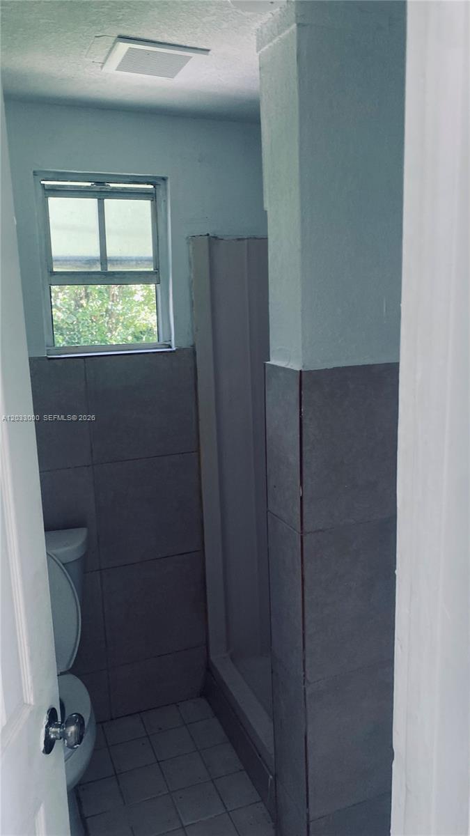 BISCAYNE GARDENS SEC F PA - Residential Lease