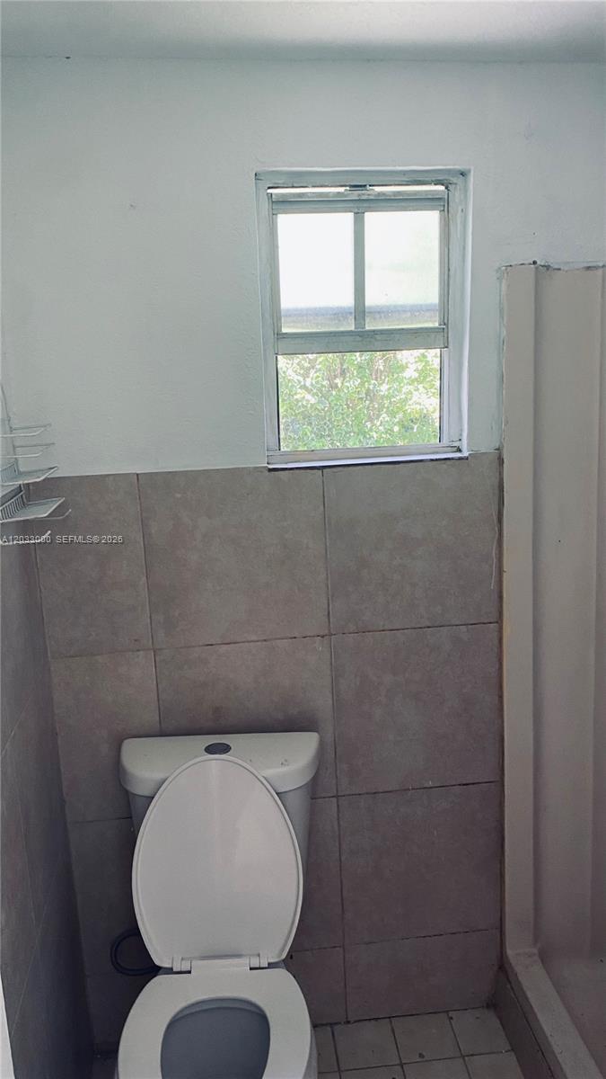 BISCAYNE GARDENS SEC F PA - Residential Lease