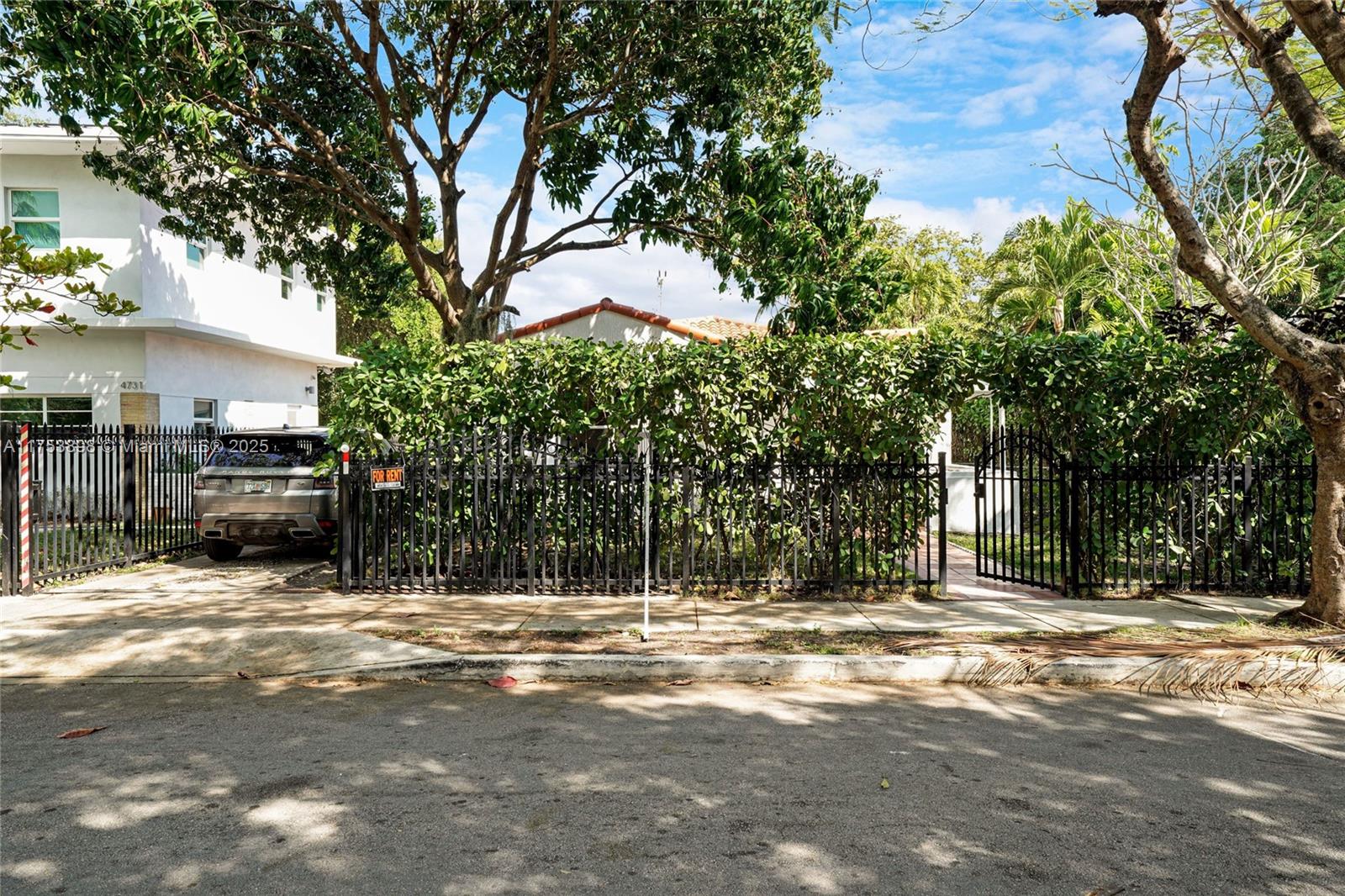 SHADOWLAWN - Residential Income