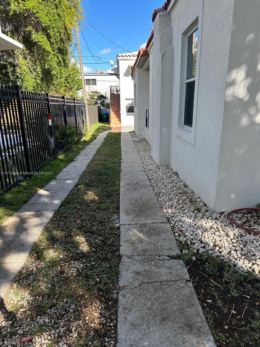 SHADOWLAWN - Residential Income