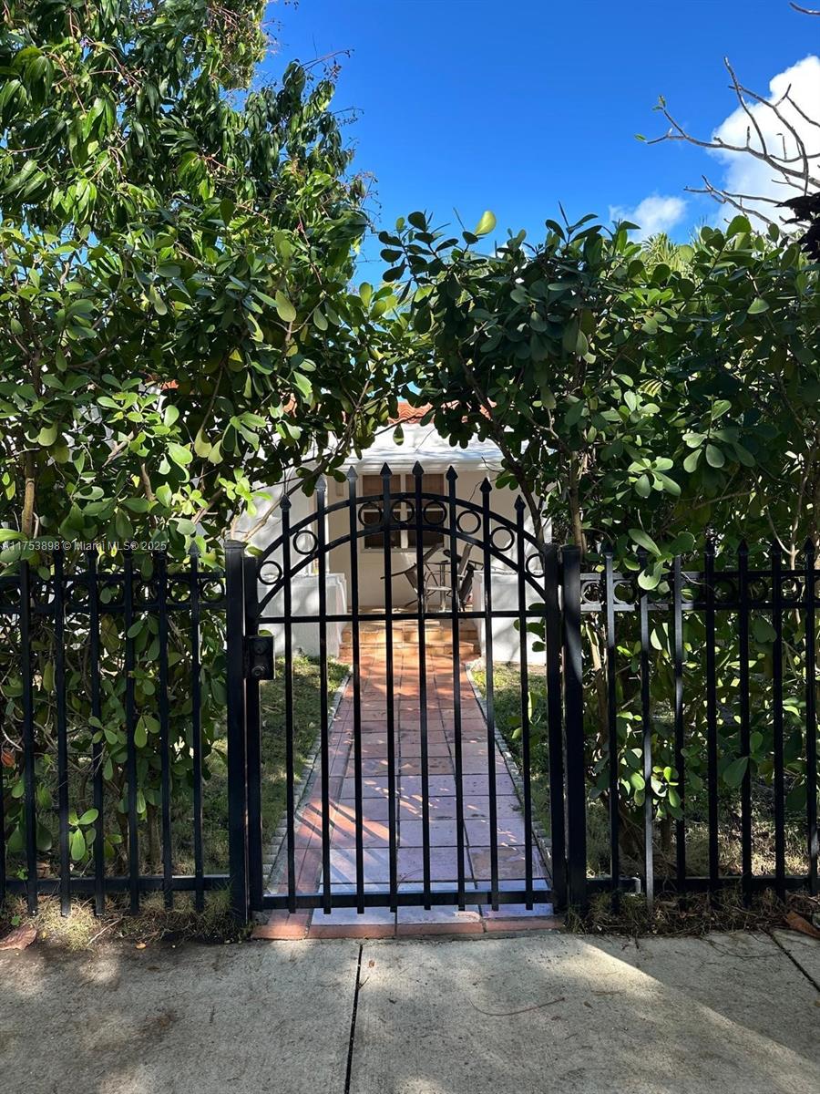 SHADOWLAWN - Residential Income