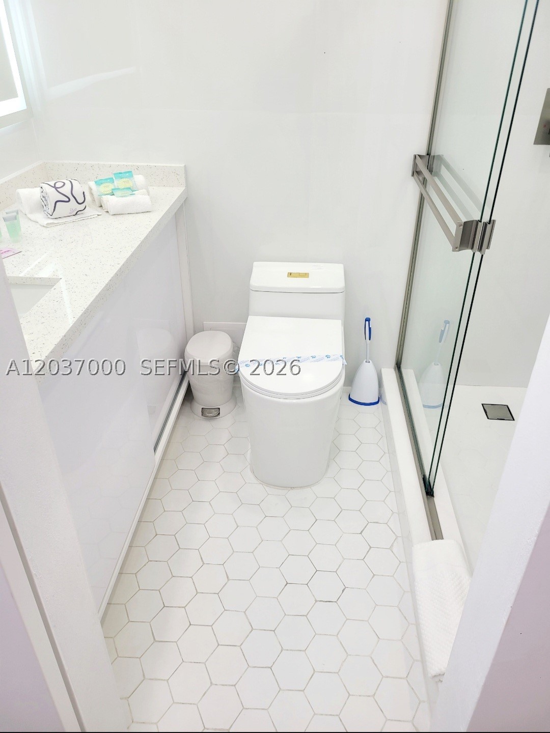 BAYSHORE YACHT & TENNIS C - Residential