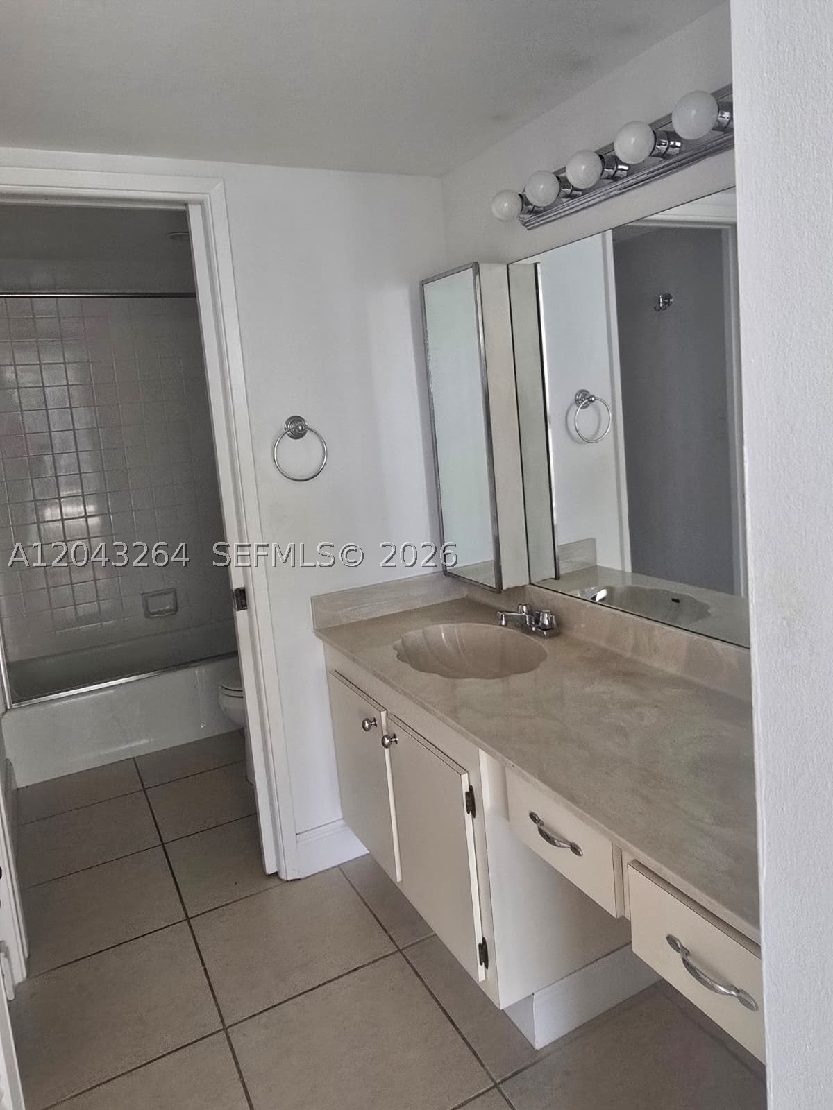 BRICKELL PLACE CONDO - Residential Lease