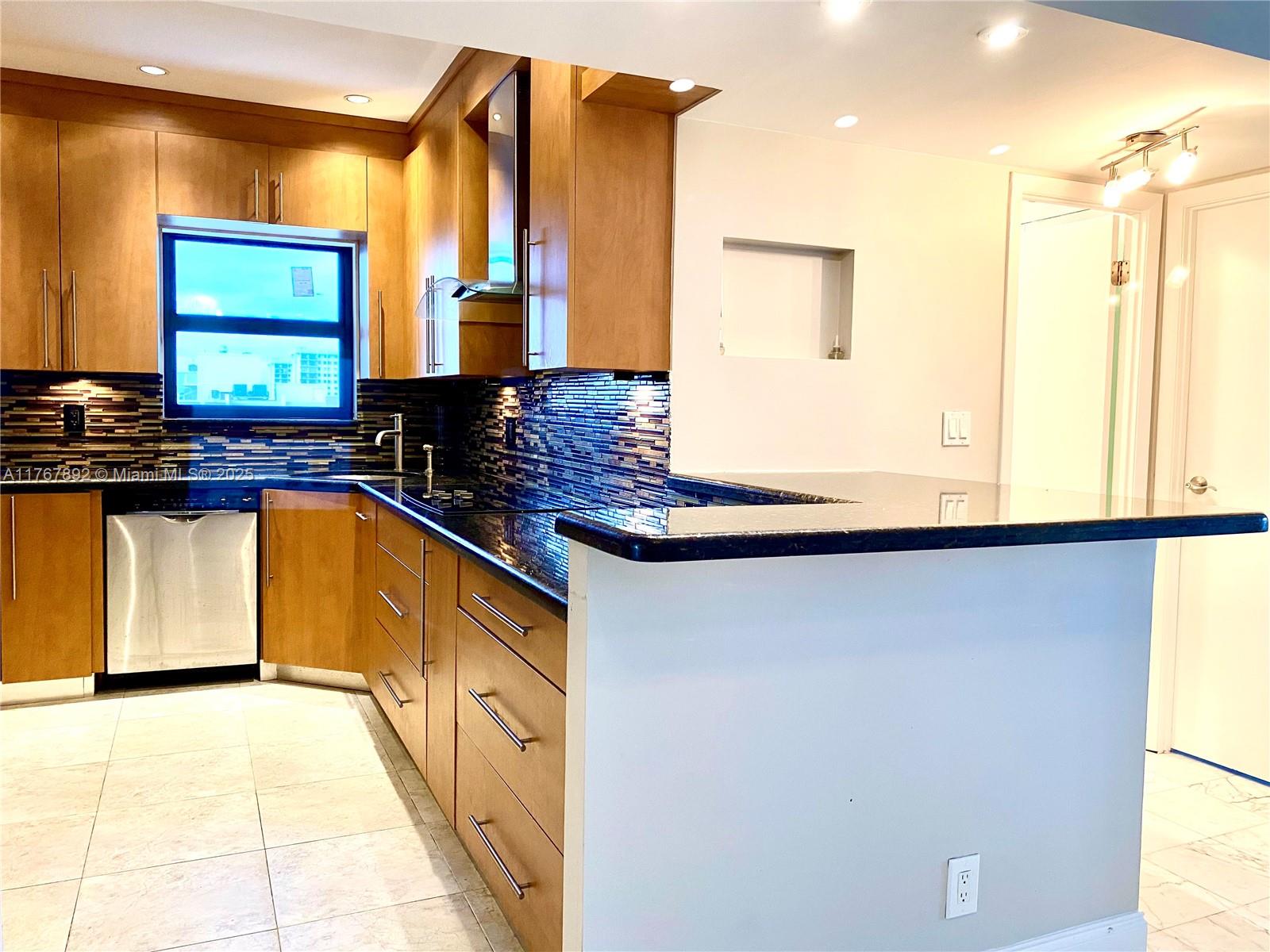 ALLINGTON TOWERS NORTH - Residential