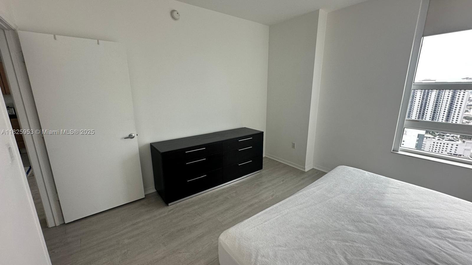 THE PLAZA 901 BRICKELL CO - Residential Lease