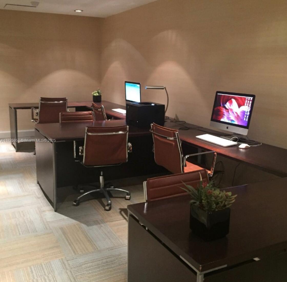 THE PLAZA 901 BRICKELL CO - Residential Lease