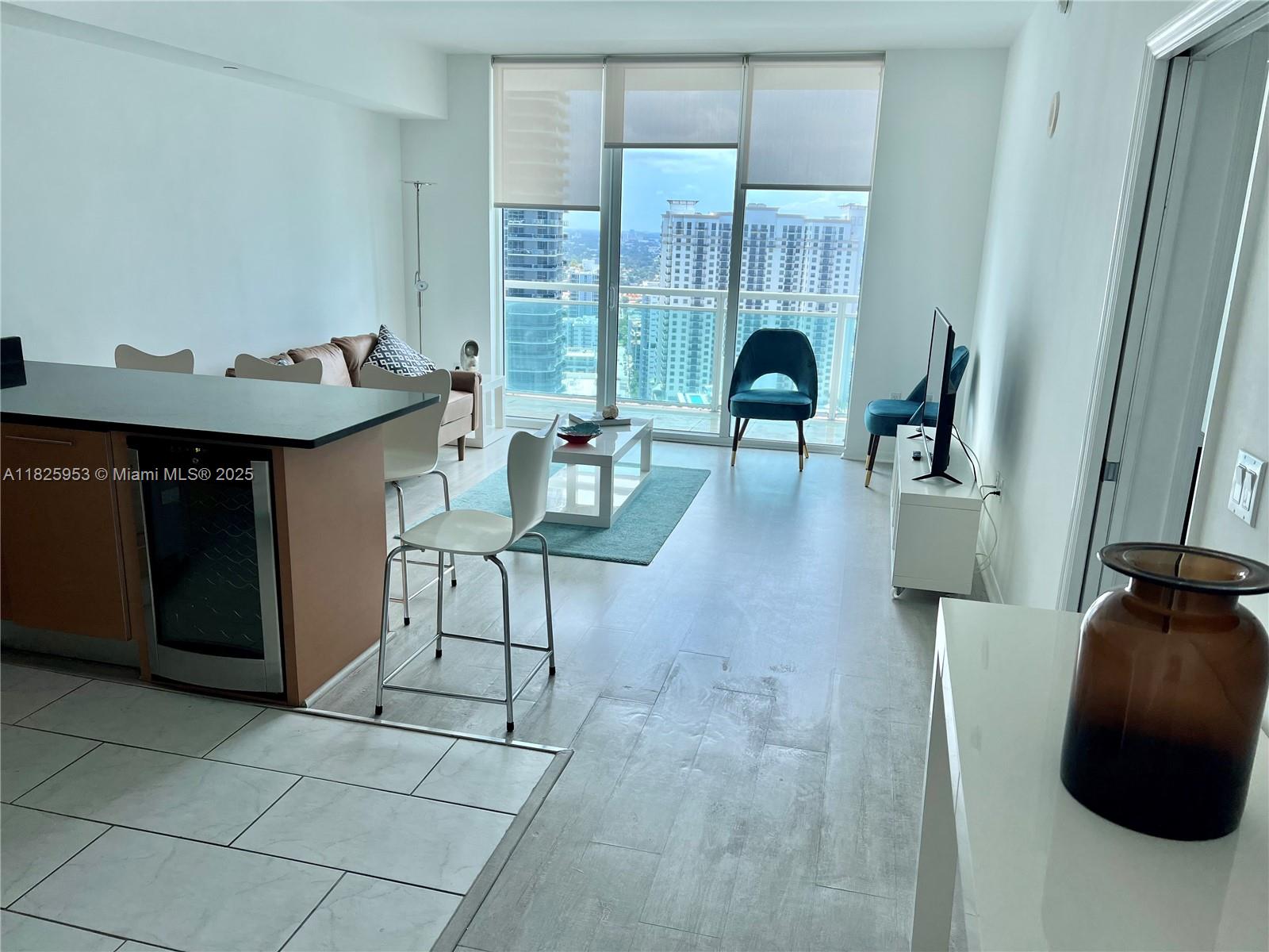 THE PLAZA 901 BRICKELL CO - Residential Lease