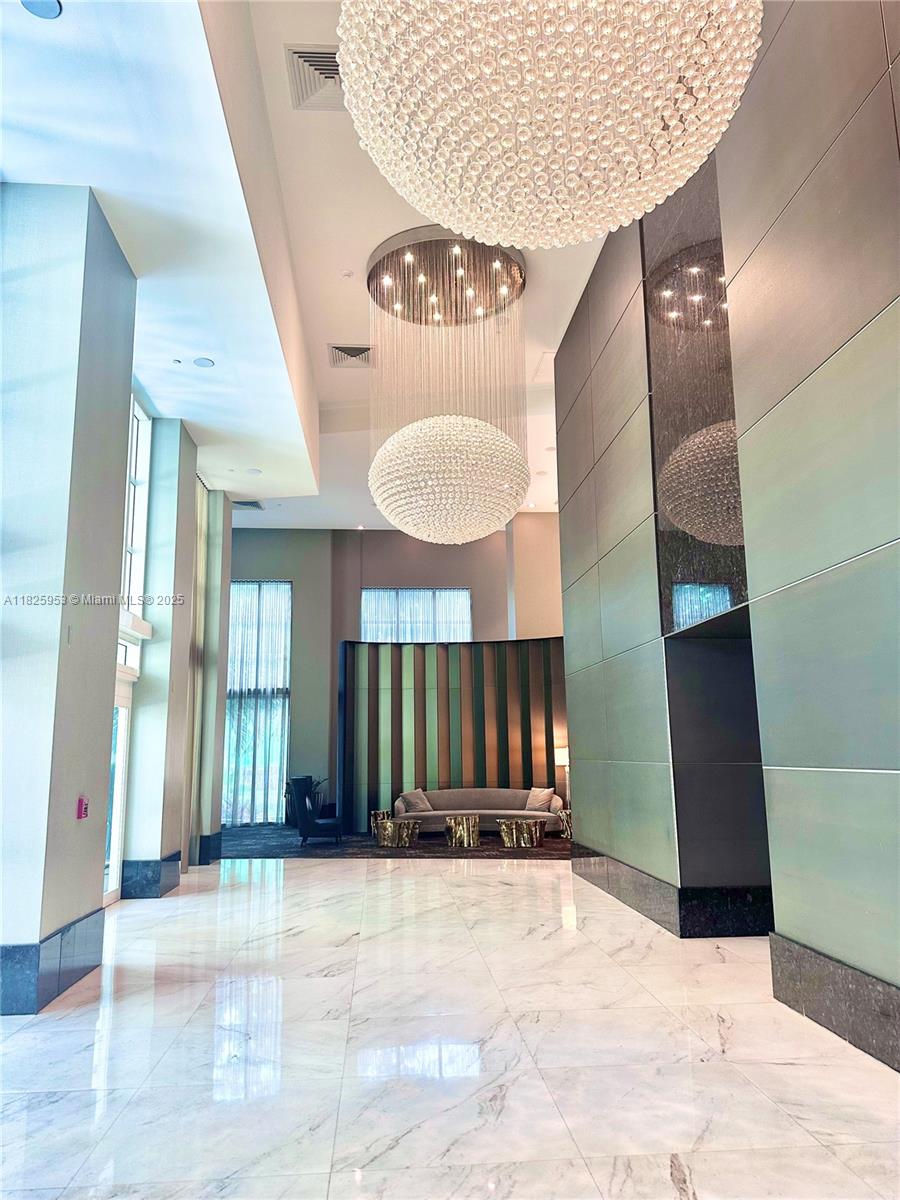 THE PLAZA 901 BRICKELL CO - Residential Lease